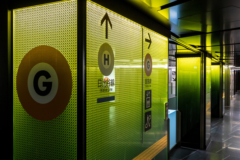 銀座駅の光柱は銀座線57本、丸ノ内線49本、日比谷線27本の合計130本