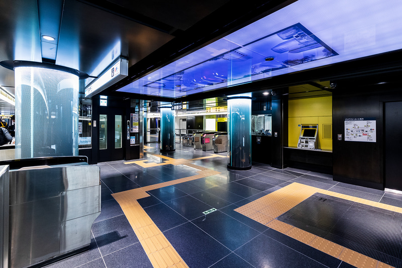 日比谷線はシルバーホワイト