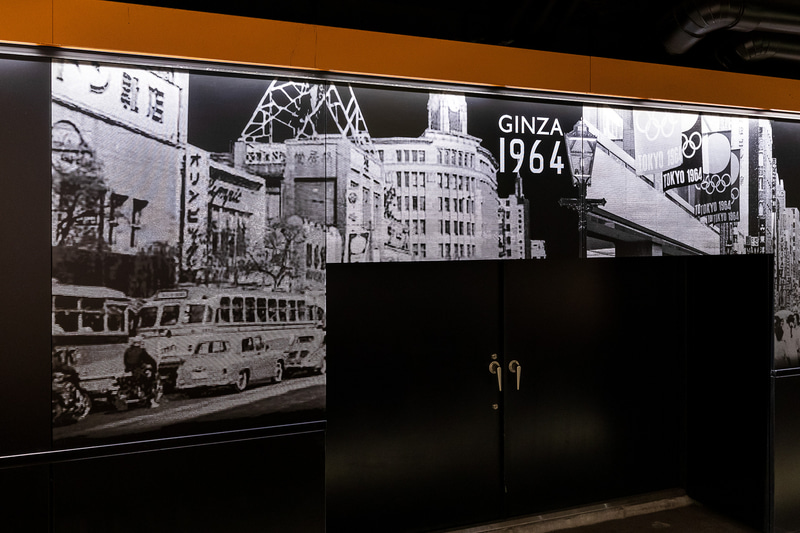 銀座方面のホーム側壁