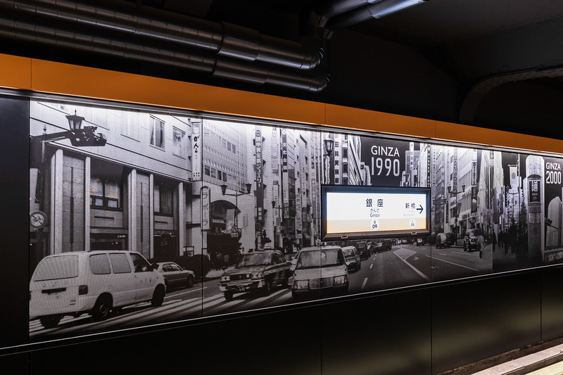 銀座方面のホーム側壁