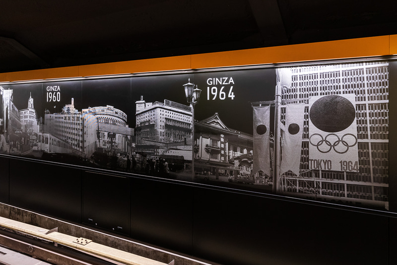 浅草方面のホーム側壁