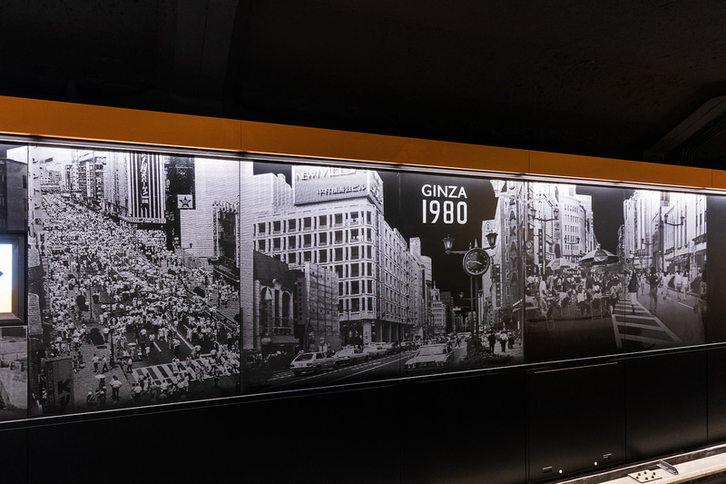 浅草方面のホーム側壁