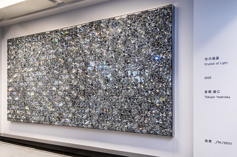 銀座駅B6出口付近に設置された光の結晶