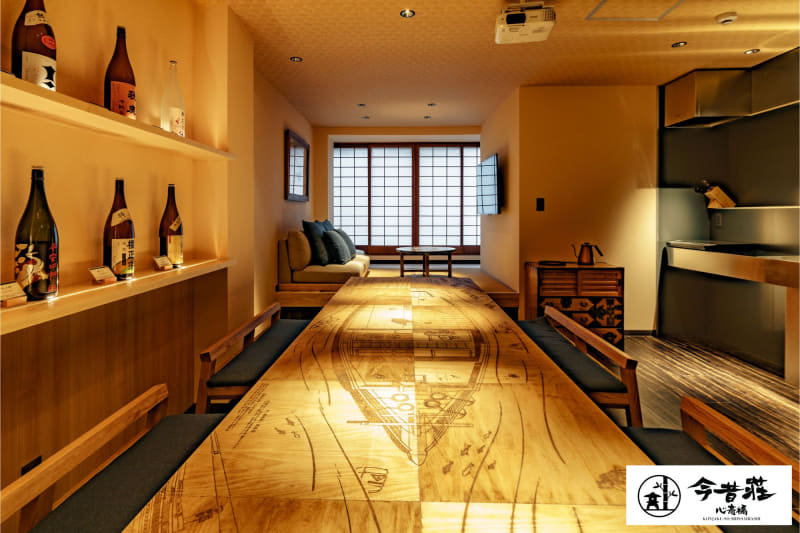 樽廻船の歴史を物語るダイニングテーブル