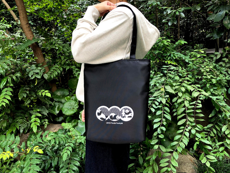 上野パンダファミリー ファスナー付トートバッグ（2310円、発売中）