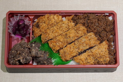 週末駅弁】長崎駅「ながさき鯨カツ弁当」 鯨肉消費量日本一の
