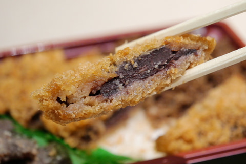 週末駅弁】長崎駅「ながさき鯨カツ弁当」 鯨肉消費量日本一の長崎の