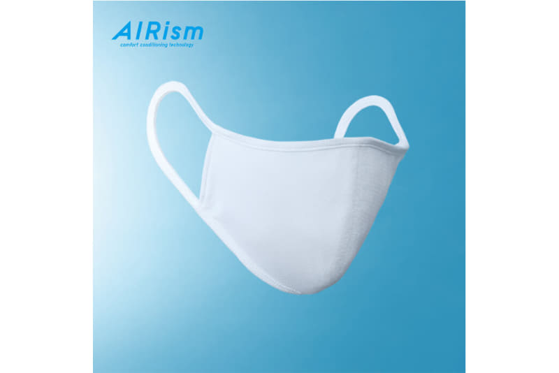 ユニクロは、オンラインストアで1万円以上購入した人全員に「エアリズムマスク」プレゼントするキャンペーンを実施する