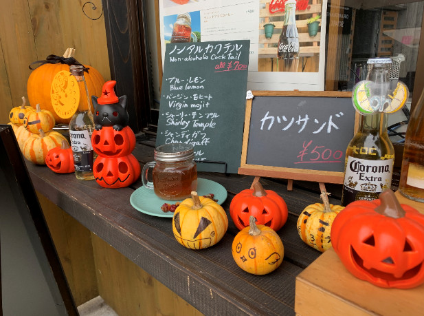 ハロウィーン仕様の「SKYARK DECK CAFÉ」
