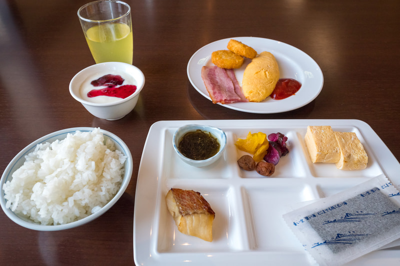 ある日の朝食。和洋織り交ぜた食事を楽しめる