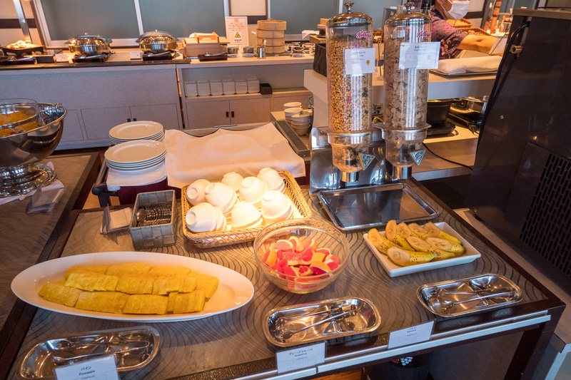 朝食ビュッフェ。タマゴ料理はシェフがその場で焼き上げてくれる