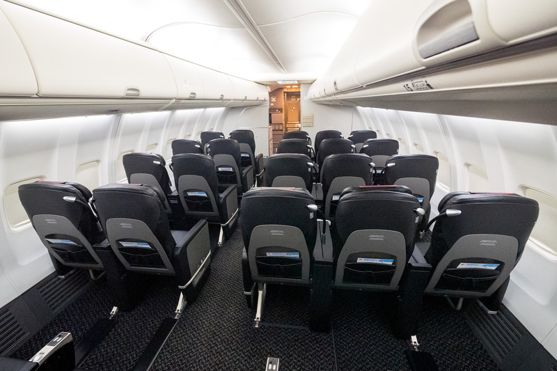 ボーイング 737-800型機の新クラスJ