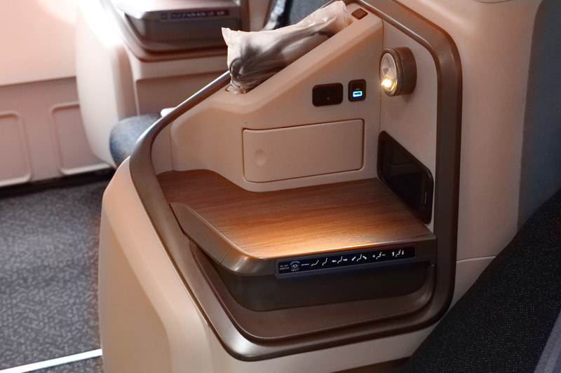 ビジネスクラスのシートまわり