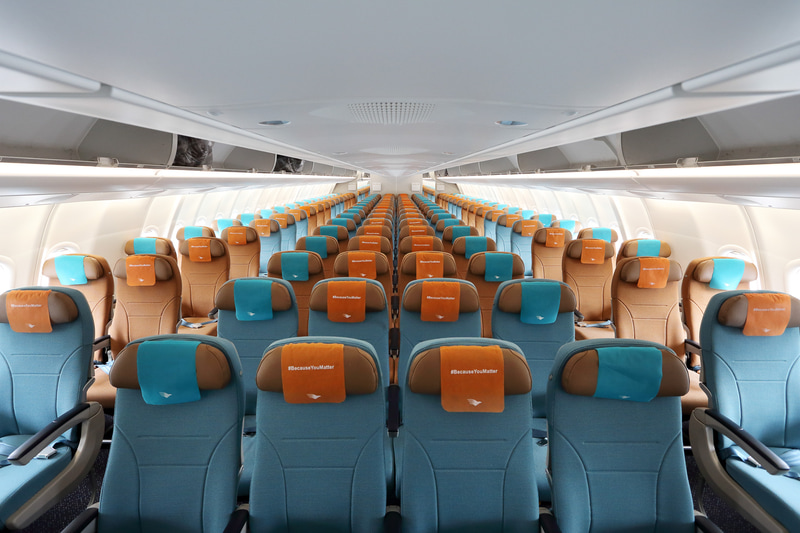 エコノーミークラスは2-4-2配列の277席