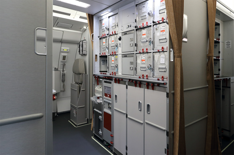 ギャレー（機体中央部）