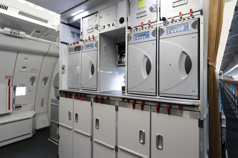 ギャレー（機体中央部）