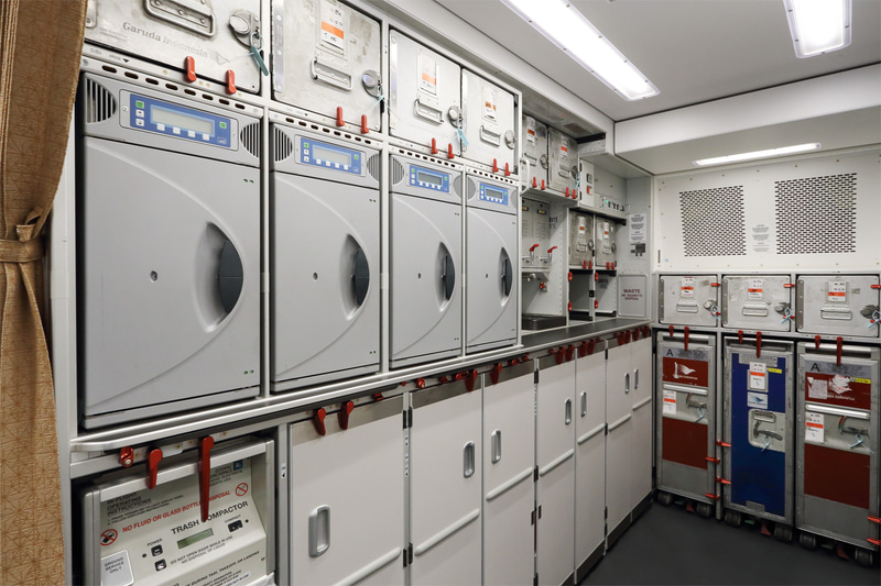 ギャレー（機体中後部）