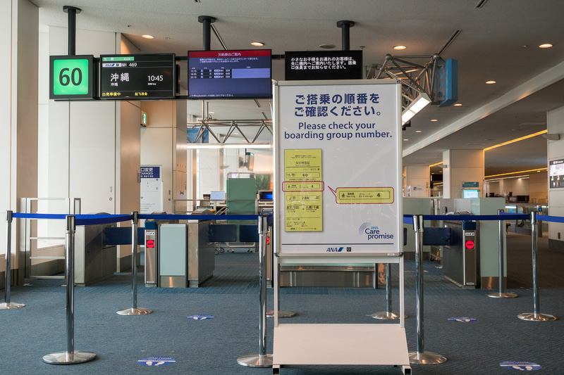 機内へは後方窓側から段階的に搭乗案内される