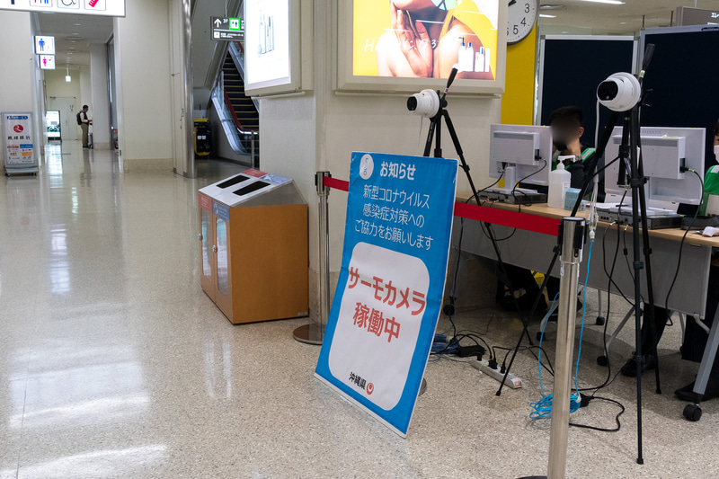 到着口ではサーモグラフィー検温で水際対策