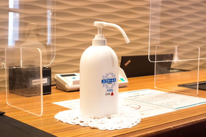 消毒液も各所に設置している