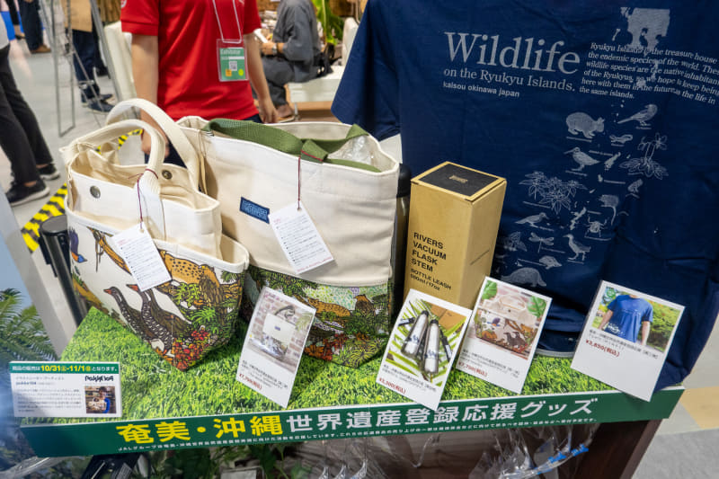 ブース内では、JTAの機内販売でしか手に入らないオリジナルグッズの販売も行なっている