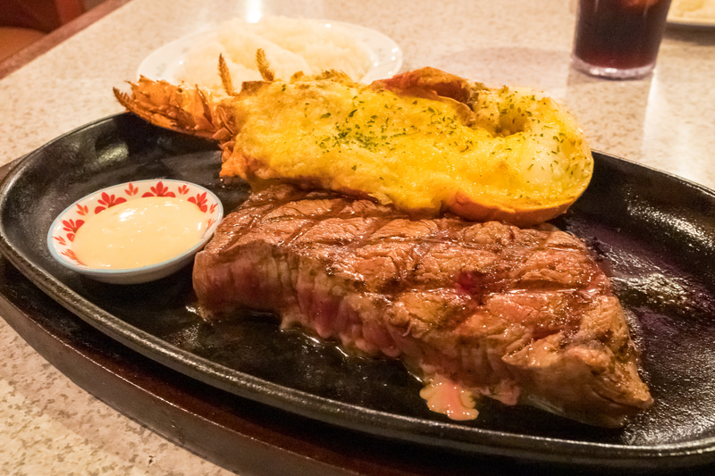 肉汁したたるテンダーロインとロブスターのセット