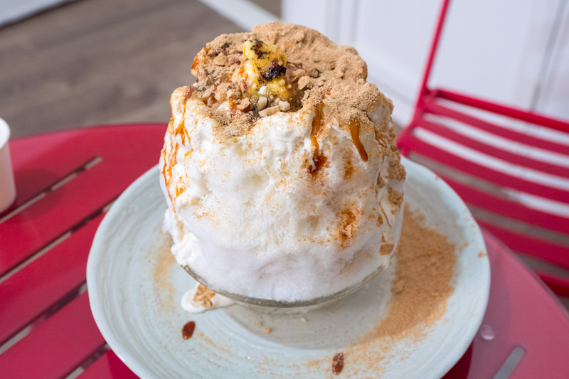 「塩キャラメルグラノーラ」に店主のアレンジを加えて「焦げ」を入れたオリジナルメニュー