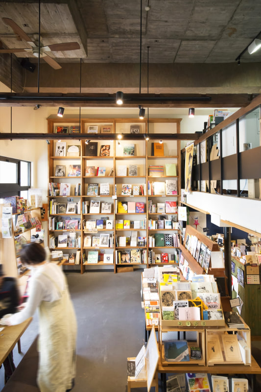 石引パブリック（本・印刷・カフェ）