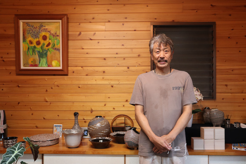 リモートトークに参加する益子焼作家の向山文也氏（写真左）と大塚雅淑氏（写真右）