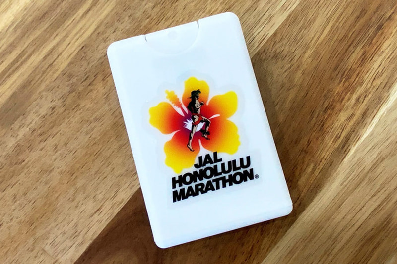 「ホノルルマラソンオリジナル カード型除菌スプレー」（990円）