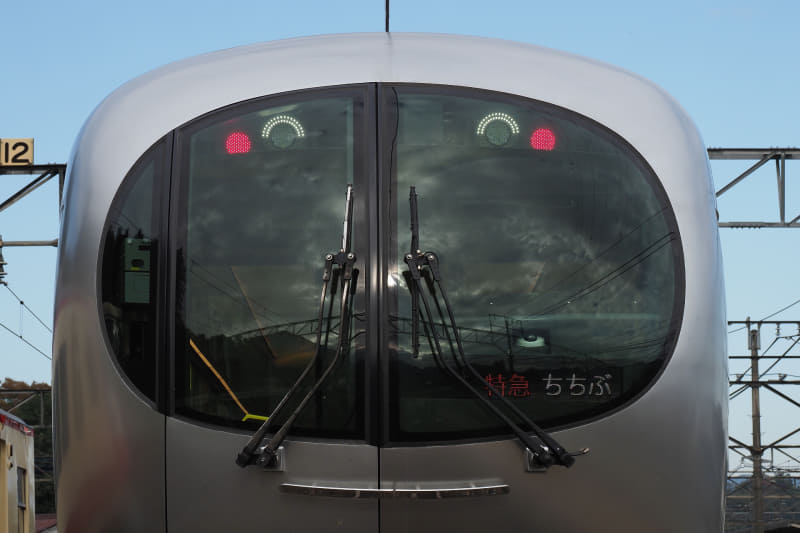 スマイルモードの前照灯がかわいい001系Laview