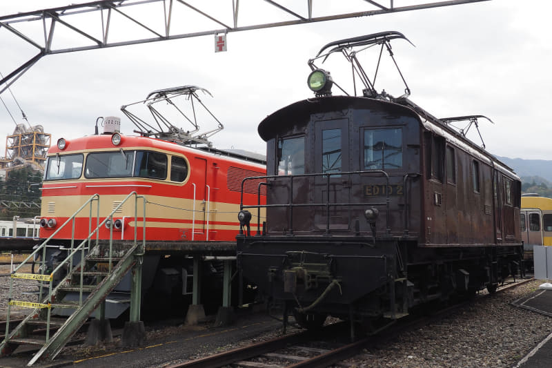 ED102（ED10）※写真右