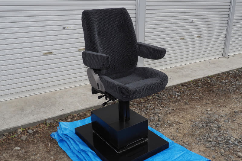 Laview運転士腰掛の試作品