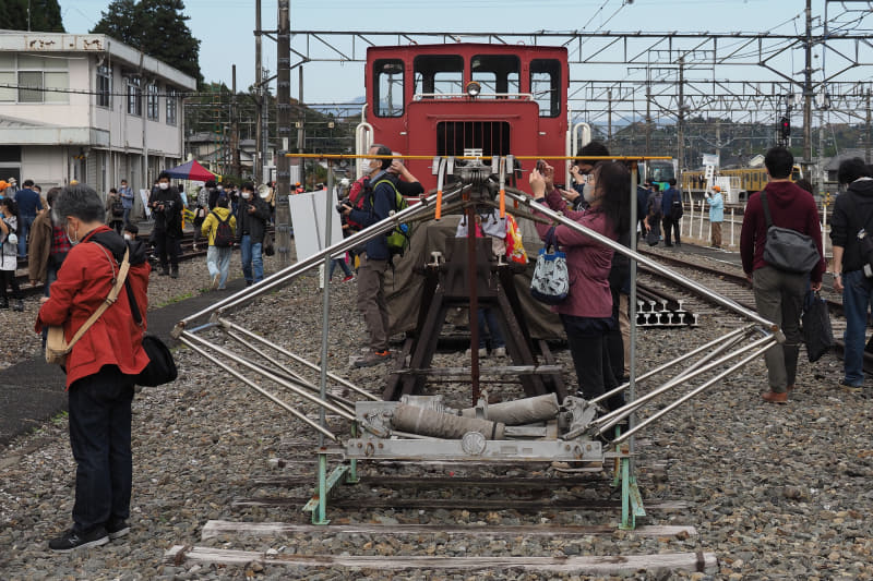 さらりと置かれたパンタグラフだが、この前で記念写真を撮る親子連れも多かった