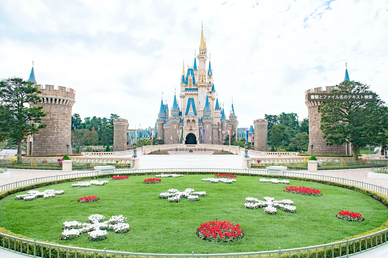 東京ディズニーリゾートはクリスマスのスペシャルメニューやグッズを販売している