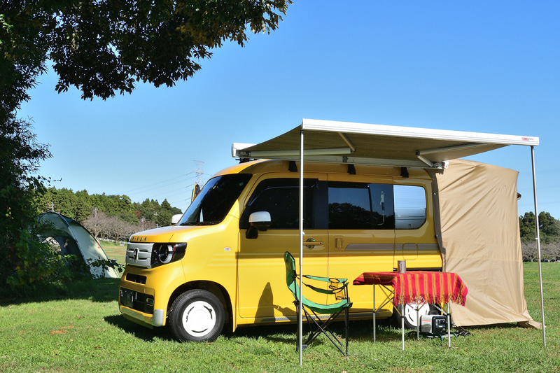 テールゲートタープを取り付けると快適スペースの完成です！
