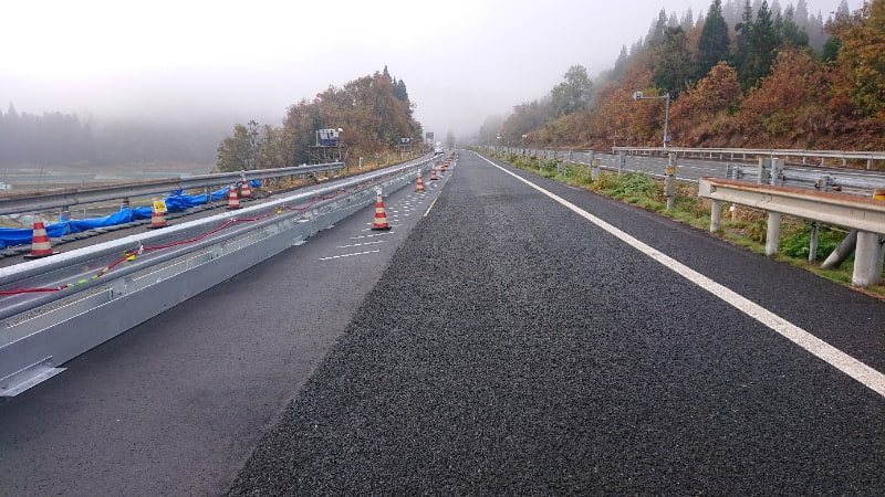 応急復旧作業により追越車線1車線で通行止め解除