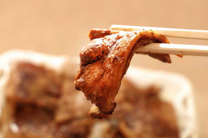 ご飯にもあらかじめ味が付いています。肉は帯広市内の多くの店よりはちょっぴり薄めですが、それでもこのボリューム。しかもちゃんと芯まで温まっているので美味しくいただけます