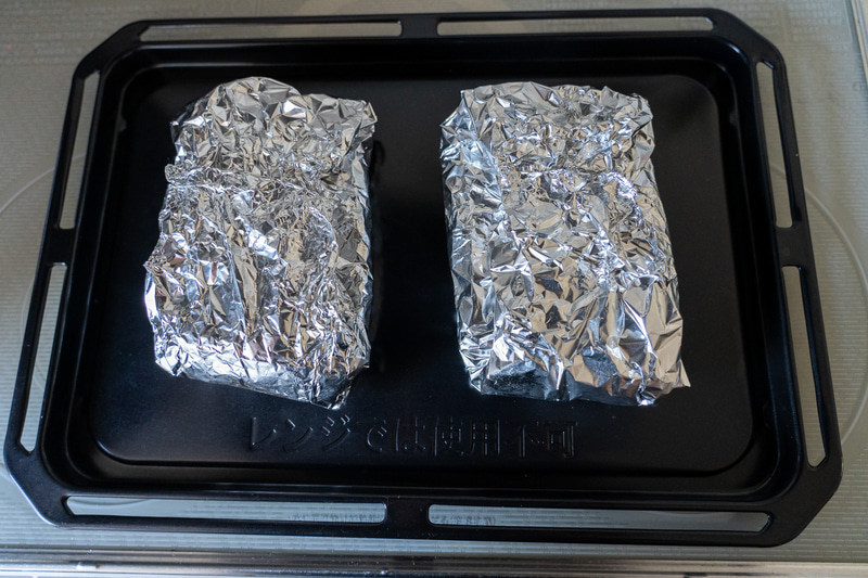 ホイルを包んだらオーブンへ。予熱なし300℃、25分を設定（お使いのオーブンによって設定は調整を）