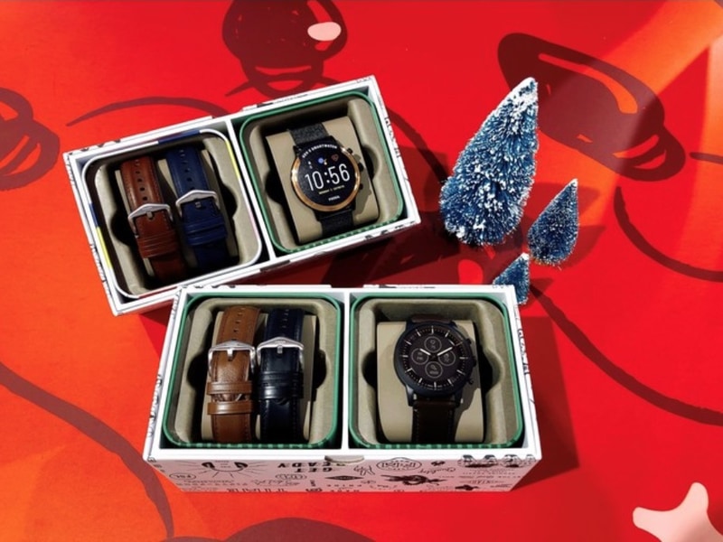 フォッシルはスマートウォッチとストラップ2種がセットになった限定セットを発売した