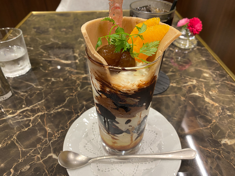 食べる芸術、マロンドゥ。パフェはイートインのみ