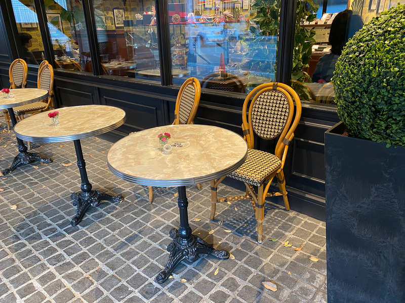 テラス席がパリを彷彿させる。あー!!　パリに行きたい