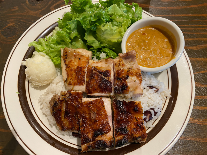 ジャークチキンwithミニカレーは1100円。最高の組み合わせです