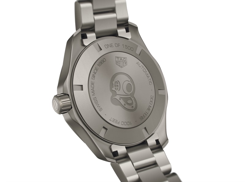 ケースバックには「LIMITED ONE OF 1500」の文字を刻印した