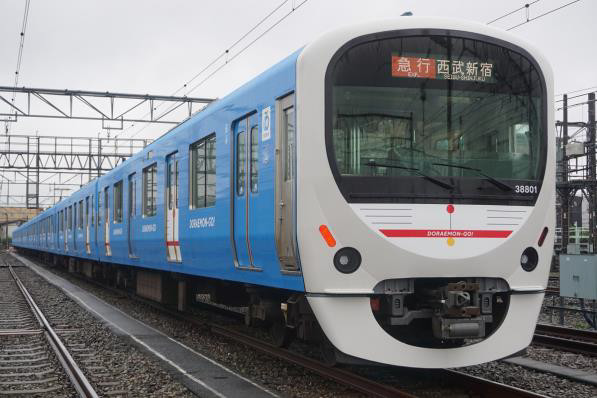 ドラえもん50周年を記念した車両「DORAEMON-GO！」