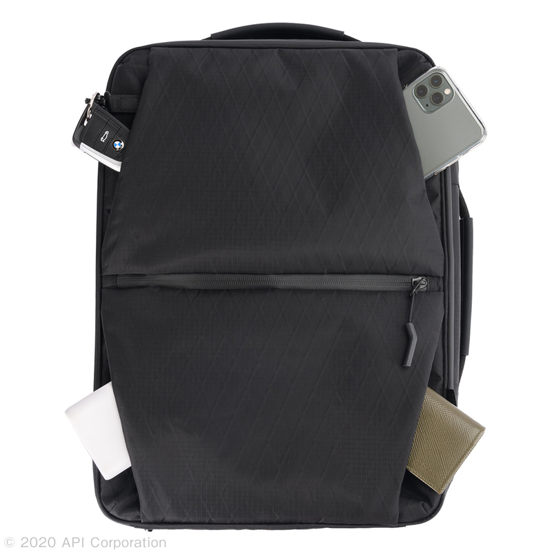 フロント四隅にある「X-POCKET」