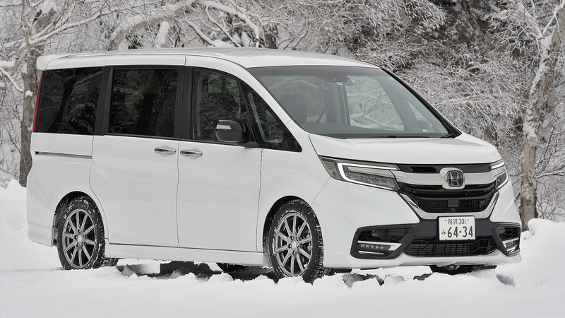 旅のお供はホンダ「ステップワゴン Modulo X」。ガソリンエンジン、FF（前輪駆動）仕様車でドライブします