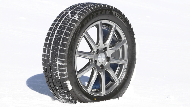 今回装着したスタッドレスタイヤは、ブリヂストン「BLIZZAK VRX2（205/55R17）」。ホイールもブリヂストン「ECO FORME CRS131 HDS（17×6J）」です（主な適合：ホンダ ステップワゴン、トヨタ ノア、日産 セレナなど。グレードにより異なるため詳細は販売店に確認してください）