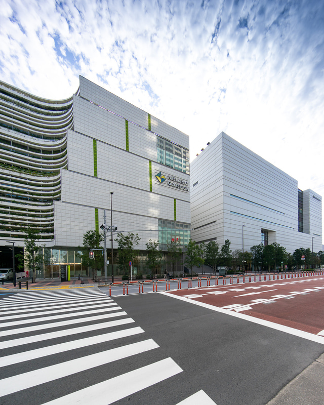 「無印良品 東京有明」は、中央の空間部分、アトリウム付近に入っている