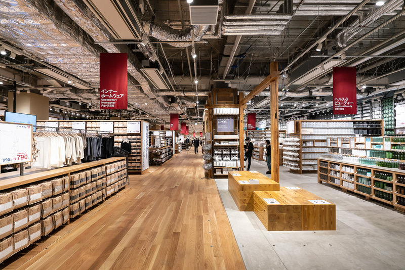 3階は、衣料品を中心にした生活雑貨フロア